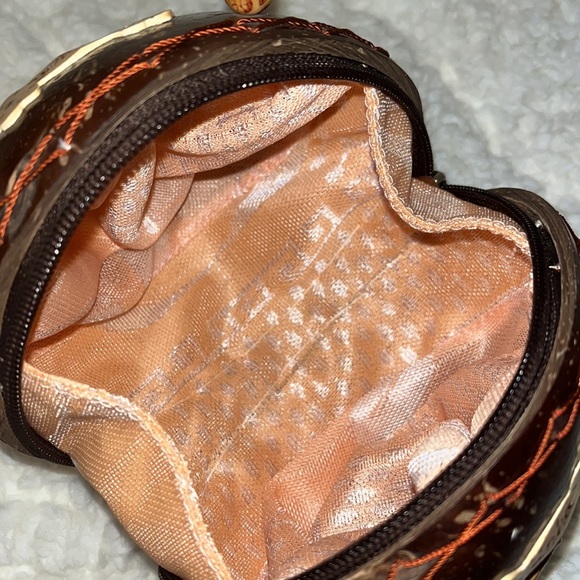 Mini coconut made in Hawaii ham bag with puka shell handles - Picture 4 of 4